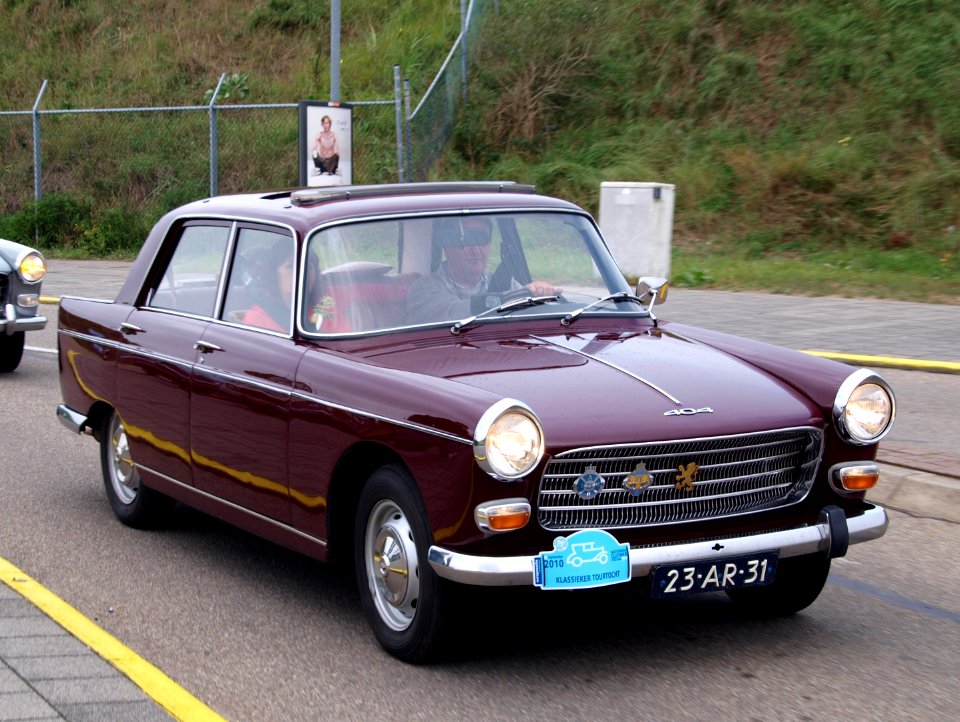 Nationale oldtimerdag Zandvoort 2010, 1973 PEUGEOT 404 XC7, 23-AR-31 pic1