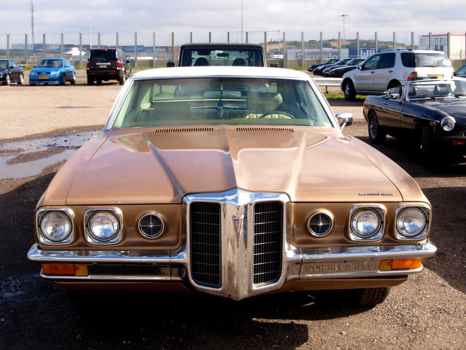 Nationale oldtimerdag Zandvoort 2010, 1970 Pontiac Bonneville pic1