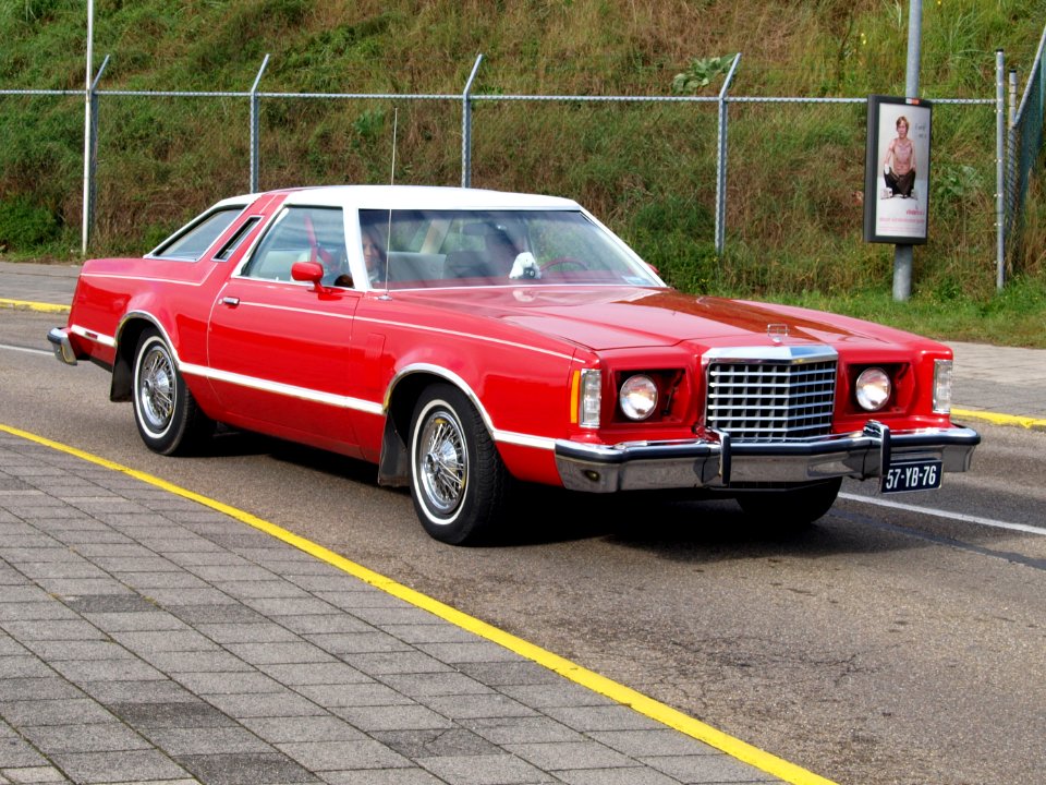 Nationale oldtimerdag Zandvoort 2010, 1977 FORD THUNDERBIRD, 57-YB-76 pic2