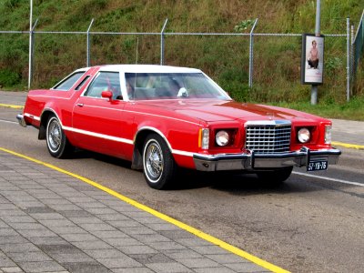 Nationale oldtimerdag Zandvoort 2010, 1977 FORD THUNDERBIRD, 57-YB-76 pic2