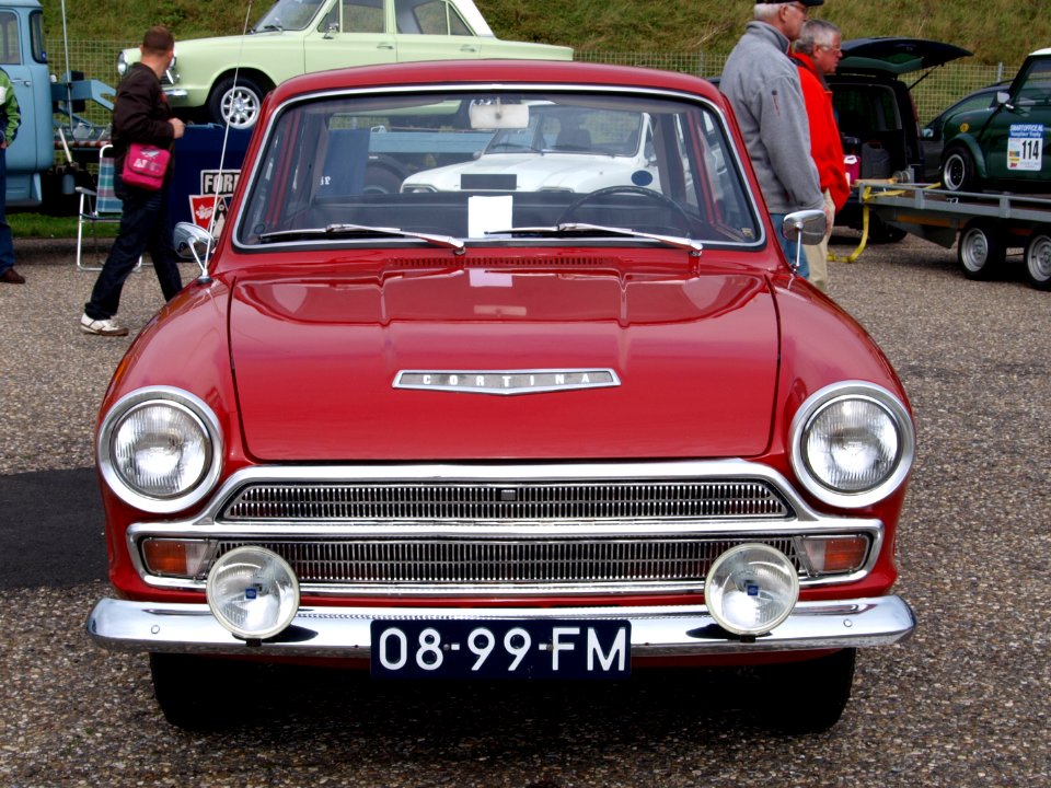 Nationale oldtimerdag Zandvoort 2010, 1968 Ford Cortina 1200, pic3