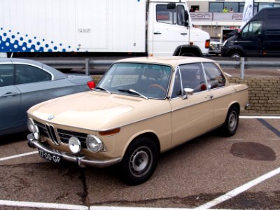Nationale oldtimerdag Zandvoort 2010, 1968 BMW 2002, 27-00-GP pic2