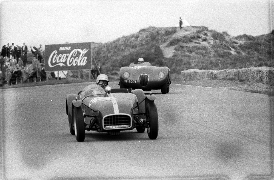 Nationale sportwagenraces op het circuit van Zandvoort, Hildebrand aan kop, daar, Bestanddeelnr 911-2734