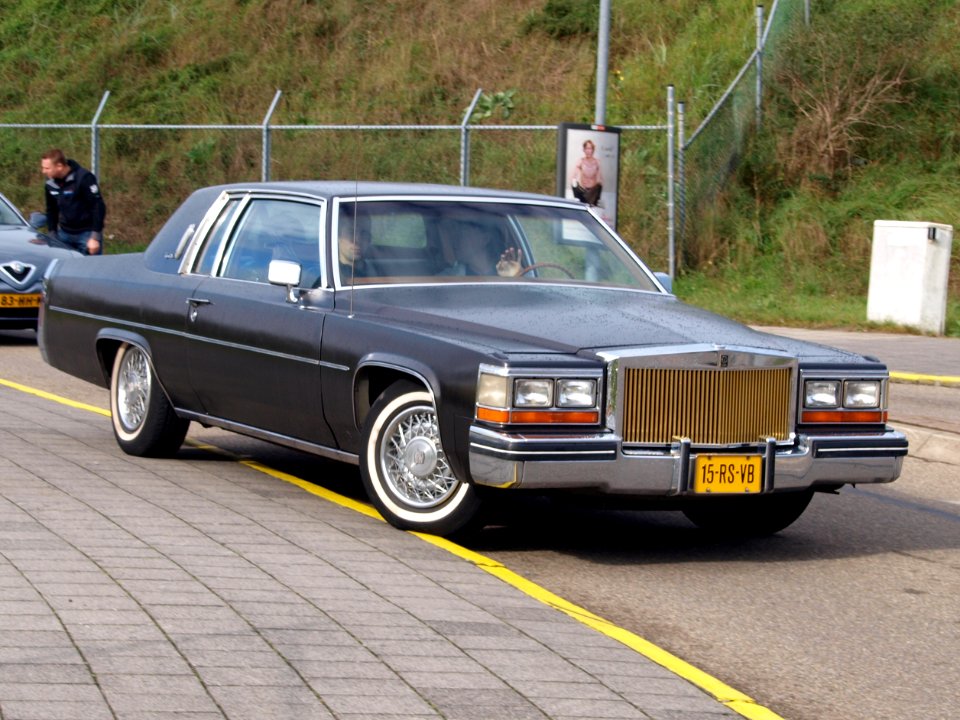 Nationale oldtimerdag Zandvoort 2010, 1980 CADILLAC COUPE DE VILLE, 15-RS-VB