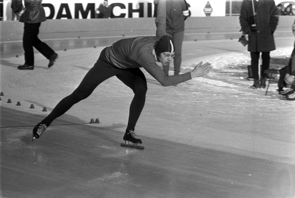 Nationale B-kampioenschappen schaatsen te Eindhoven, Harm Kuipers in actie, Bestanddeelnr 925-2707
