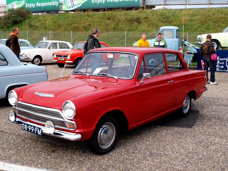Nationale oldtimerdag Zandvoort 2010, 1968 Ford Cortina 1200, pic1