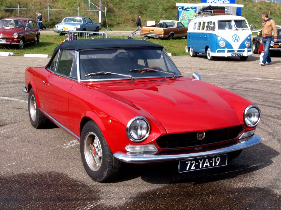 Nationale oldtimerdag Zandvoort 2010, 1974 FIAT 124 SPORT SPIDER 1800, 72-YA-19