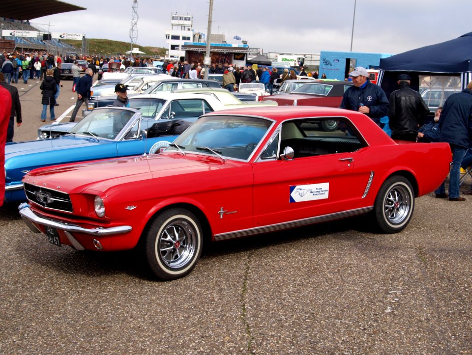 Nationale oldtimerdag Zandvoort 2010, 1965 FORD MUSTANG, AE-66-68 pic2