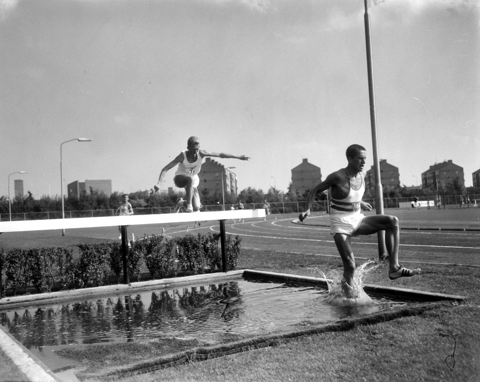 Nationale Atletiekwedstrijden te Haarlem, voorop De Schipper en Van Eekelen, Bestanddeelnr 919-4687