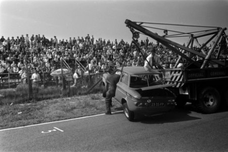 Nationale autoraces, Zandvoort. NSU 1000 TT wordt weggetakeld, Bestanddeelnr 923-7382