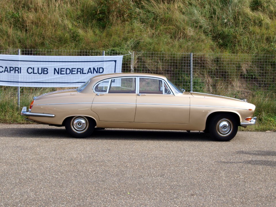 Nationale oldtimerdag Zandvoort 2010, 1968 JAGUAR 420 G, 88-SH-27 pic1