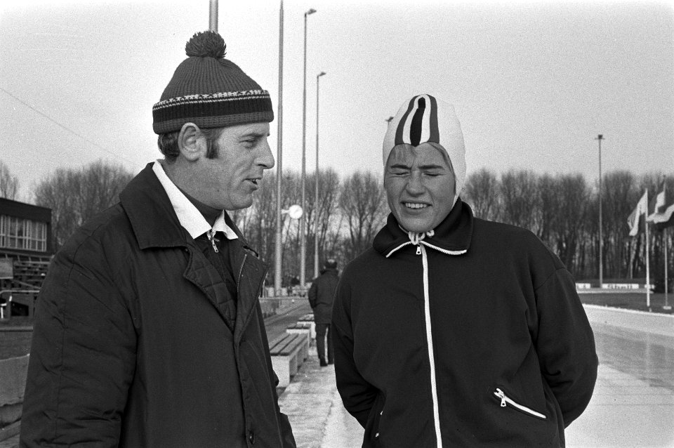 Nationale B-kampioenschappen schaatsen te Eindhoven Trainer Gerard Maarse en A, Bestanddeelnr 925-2709