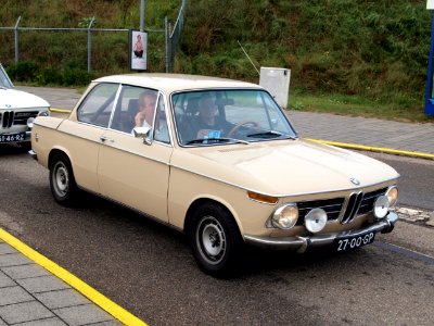 Nationale oldtimerdag Zandvoort 2010, 1968 BMW 2002, 27-00-GP pic1