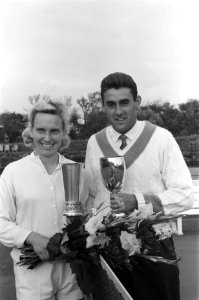 Nationale Tenniskampioenschappen Mevrouw Baars en Piet van Eysden, Bestanddeelnr 912-8510