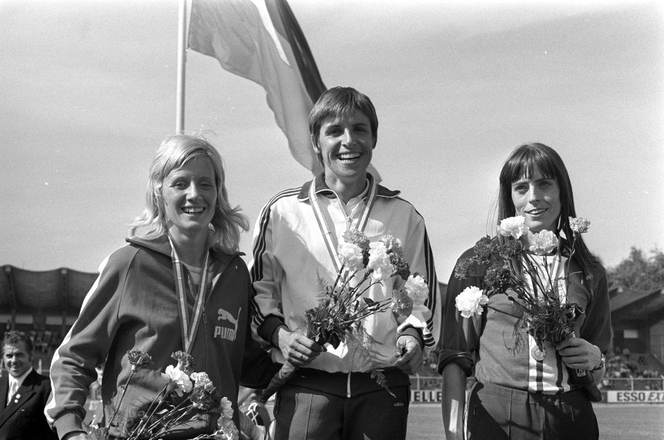 Nationale Atletiekkampioenschappen te Kerkrade, vlnr Joke van Gerven-Van der, Bestanddeelnr 925-7905