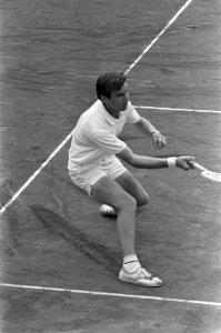 Nationale Tenniskampioenschappen op Metsbanen, Fred Hemmes in aktie, Bestanddeelnr 919-4391
