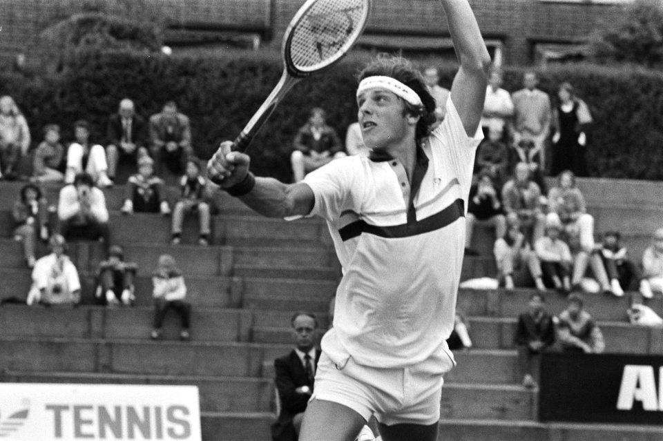 Nationale tenniskampioenschappen, Scheveningen kampioen Huub van Boeckel in akt, Bestanddeelnr 932-2787