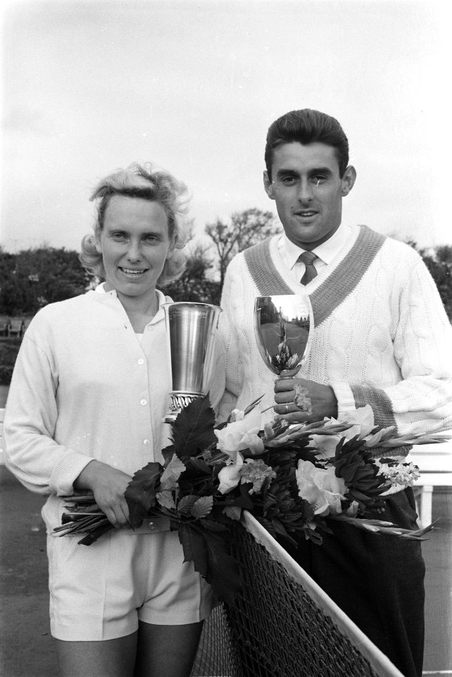 Nationale Tenniskampioenschappen Mevrouw Baars en Piet van Eysden, Bestanddeelnr 912-8509