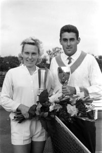 Nationale Tenniskampioenschappen Mevrouw Baars en Piet van Eysden, Bestanddeelnr 912-8509