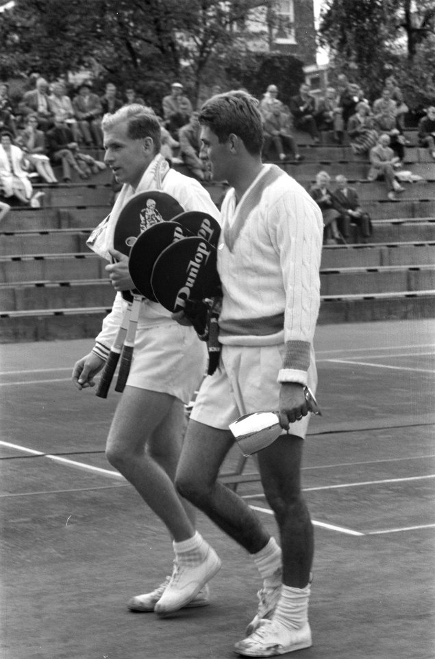 Nationale Tenniskampioenschappen. Overhandiging beker aan mevrouw Baars, Bestanddeelnr 912-8508
