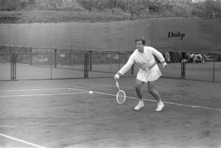Nationale tenniskampioenschappen op Metsbanen, Betty Stove in aktie, Bestanddeelnr 919-4337