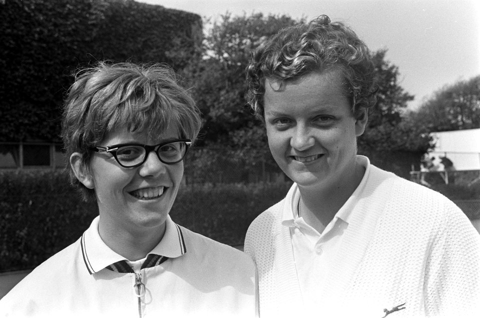 Nationale tenniskampioenschappen op de Metsbanen, Betty Stöve (rechts) versloeg , Bestanddeelnr 919-4333