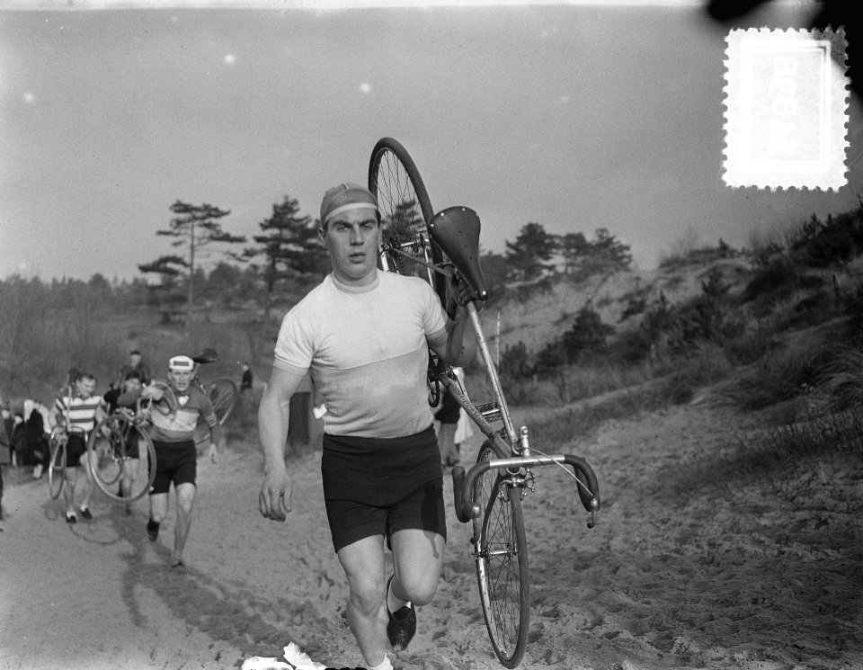 Nationale Cycle Cross Lek. Winnaar A. van het Hof Haarl em, Bestanddeelnr 905-4898