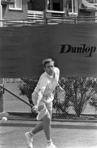 Nationale Tenniskampioenschappen op Metsbanen, Jan Hajer in aktie, Bestanddeelnr 919-4355