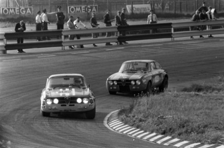 Nationale autoraces, Zandvoort links T. Hezemans en Nico Chiotakis in aktie in , Bestanddeelnr 923-7381