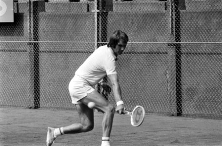 Nationale tenniskampioenschappen in Schevingen nr 32 Hemmes drinkt, nr 33 Hem, Bestanddeelnr 927-3866