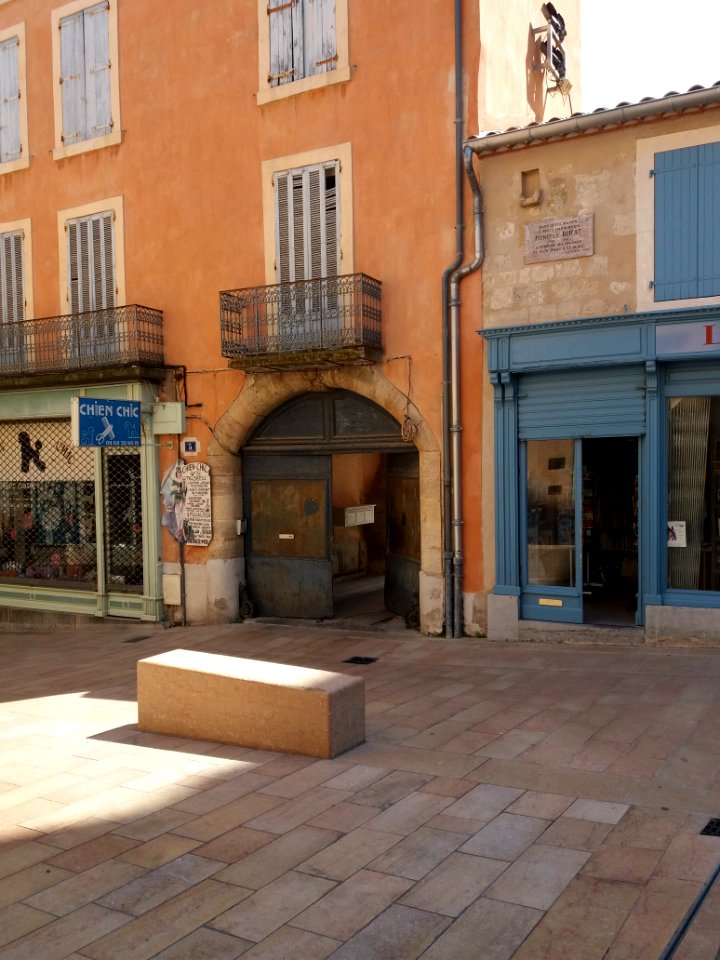 Narbonne - Rue Armand Gauthier - Porte au numéro 5 et début de la maison d'Hercule Birat au numéro 7