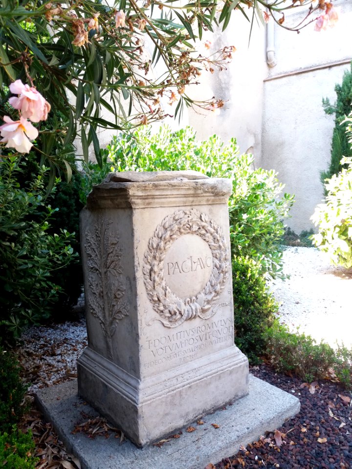 Narbonne - Horreum - Jardin - Autel dédié à la Paix Auguste (copie)