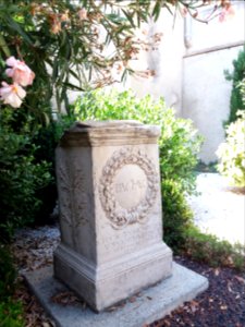 Narbonne - Horreum - Jardin - Autel dédié à la Paix Auguste (copie)