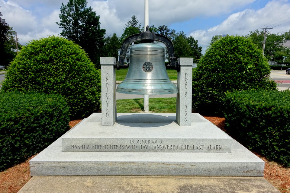 Nashua Firefighters Memorial - Nashua, New Hampshire - DSC07300