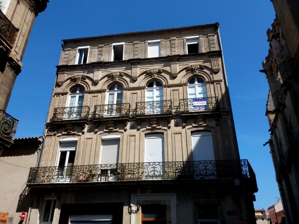 Narbonne - Rue Lieutenant Colonel Deymes - Bâtiment au numéro 2bis