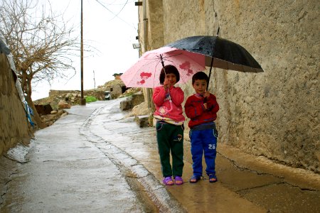 Nasir, the gatekeeper of the Shrine of Nahum in alQosh, with his kids 03