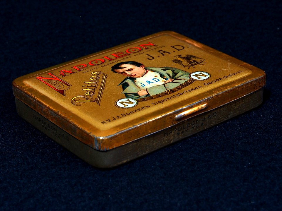 Napoleon JAD petitos, NVJA Donkers Sigarenfabrieken, Gouda, goudkleurig blikje, foto6