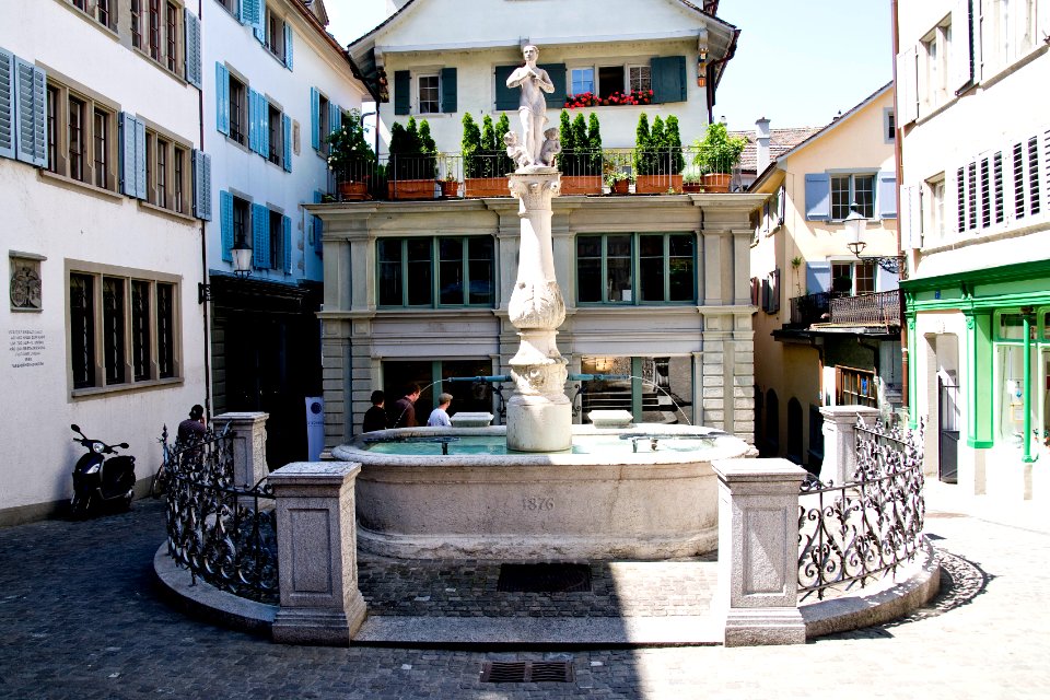 Napfplatz Brunnen 1