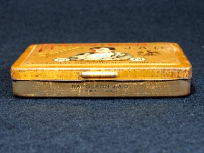 Napoleon JAD petitos, NVJA Donkers Sigarenfabrieken, Gouda, goudkleurig blikje, foto2