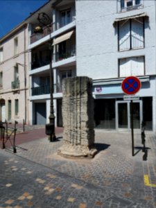 Narbonne - Place du Forum - Colonne antique