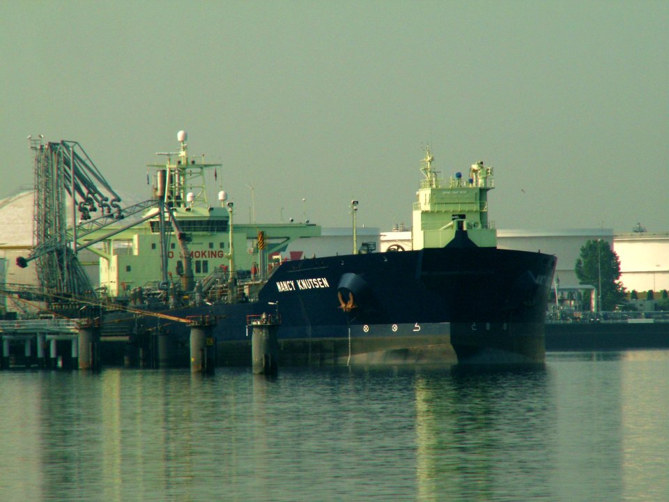 Nancy Knutsen IMO 9020699 at the '5e Petroleumhaven', Port of Rotterdam, Holland 01-Jul-2006