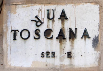 Napolo, rua Toscana, stratnoma ŝildo, 1