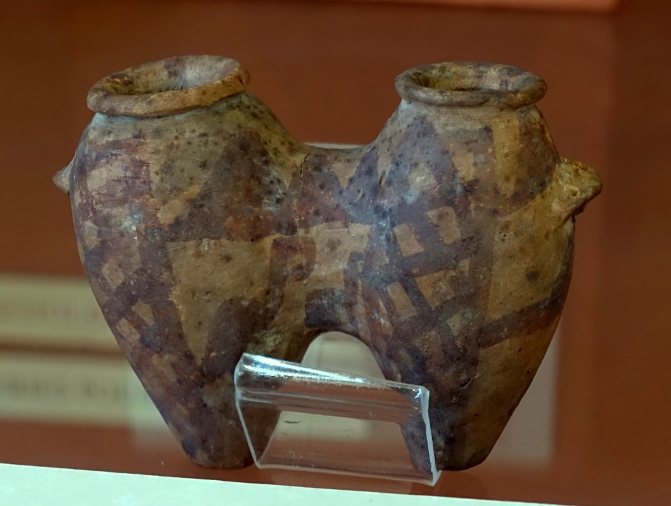 Naqada II ware double jar, clay with painted decorations - Redpath Museum - McGill University - Montreal, Canada - DSC08108