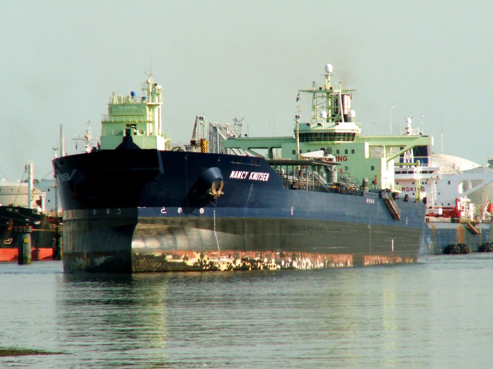 Nancy Knutsen p2 at the '5e Petroleumhaven', Port of Rotterdam, Holland 04-Jul-2006