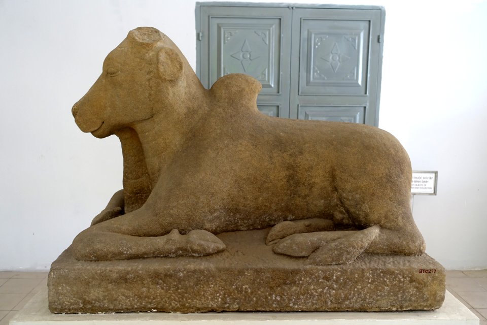 Nandi, Phong Le, 7th-8th century, Quang Nam - Museum of Cham Sculpture - Danang, Vietnam - DSC01926