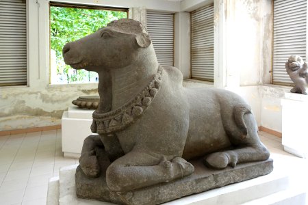 Nandi, view 1, Tra Kieu, 7th-8th century, Quang Nam - Museum of Cham Sculpture - Danang, Vietnam - DSC01871