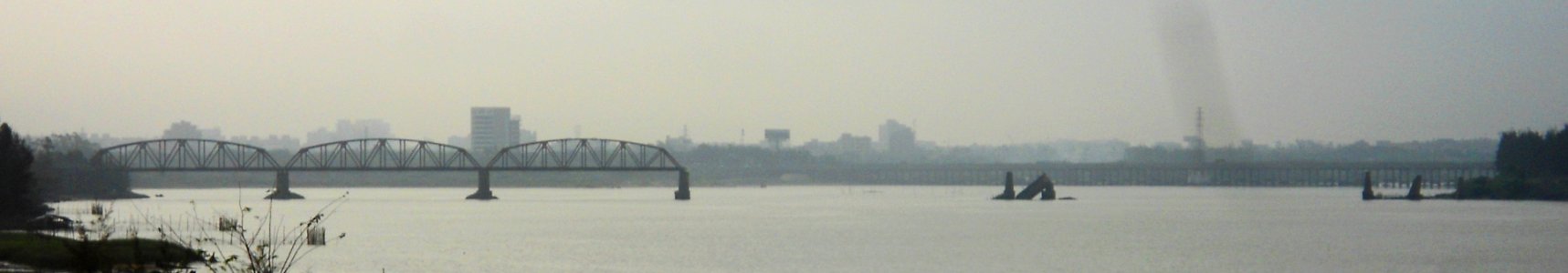 Nandu River Iron Bridge - viewed from the eastern shore - 01 - cropped