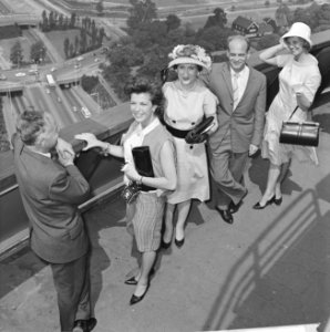 Nancy B Self, Tulip Queen, op de Euromast te Rotterdam, Bestanddeelnr 914-0381