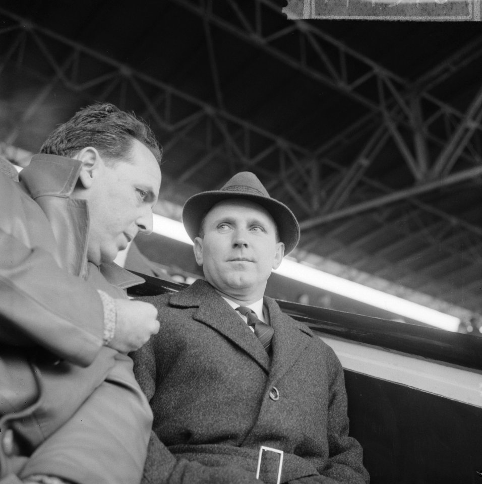 Nandor Hidegkuti (trainer Hongaarse elftal) op tribune b DWS tegen Fortuna 54, Bestanddeelnr 917-4570