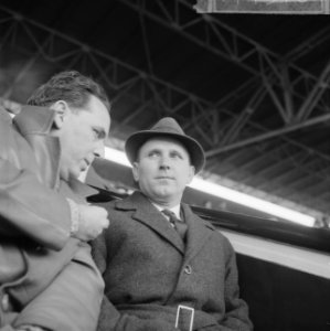 Nandor Hidegkuti (trainer Hongaarse elftal) op tribune b DWS tegen Fortuna 54, Bestanddeelnr 917-4570